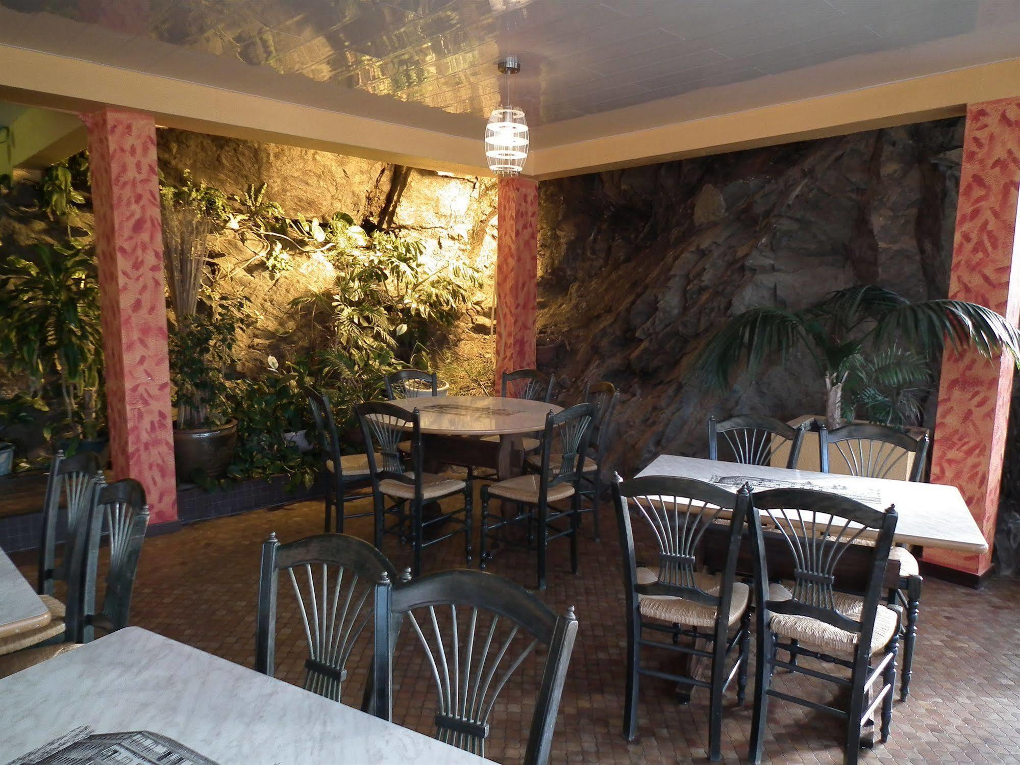 Logis Cosy - Hotel Le Moulin Neuf - שאנטונה מראה חיצוני תמונה